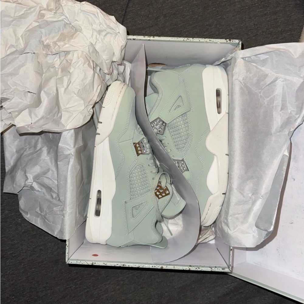 Jordan 4 Retro - Picture 2 of 3